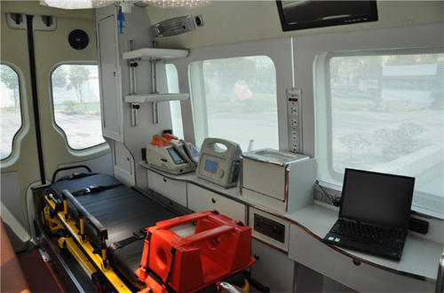 临漳县救护车内部